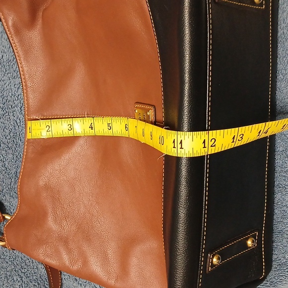 Dooney and Bourke Leather Purse - Picture 4 of 9
